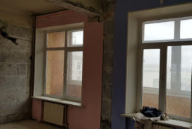 Пластиковые окна были установлены не только на балконе, но и во всей квартире