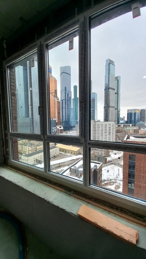 Окна Шуко в квартире с видом на Москва Сити