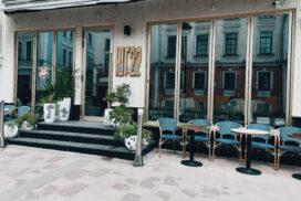 Общий вид остекления ресторана в Москве алюминиевыми профилями Schuco